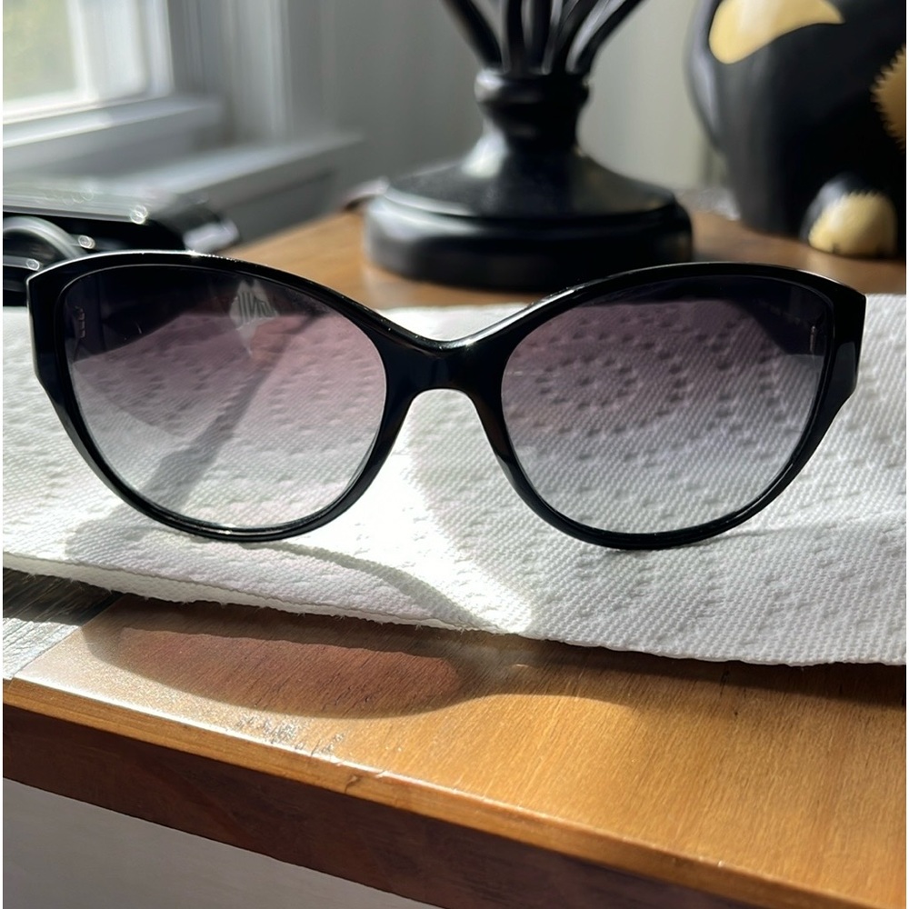 Woman sunglasses